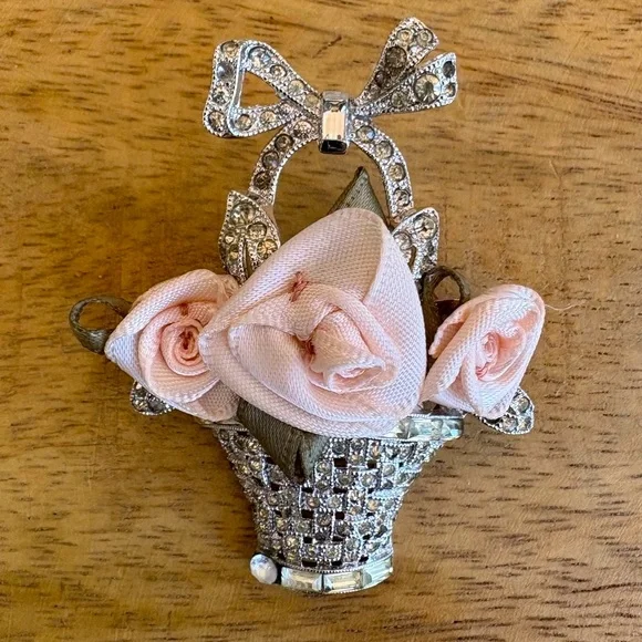Gorgeous vintage silver basket brooch w/pink satin ribbon flowers & rhinestones - Picture 8 of 9
